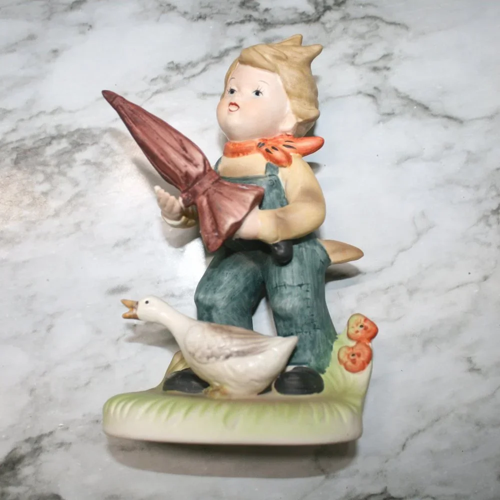 VINTAGE ARNART Figurine Set Collectible Boy Girl Set Umbrella Home Decor Nursery